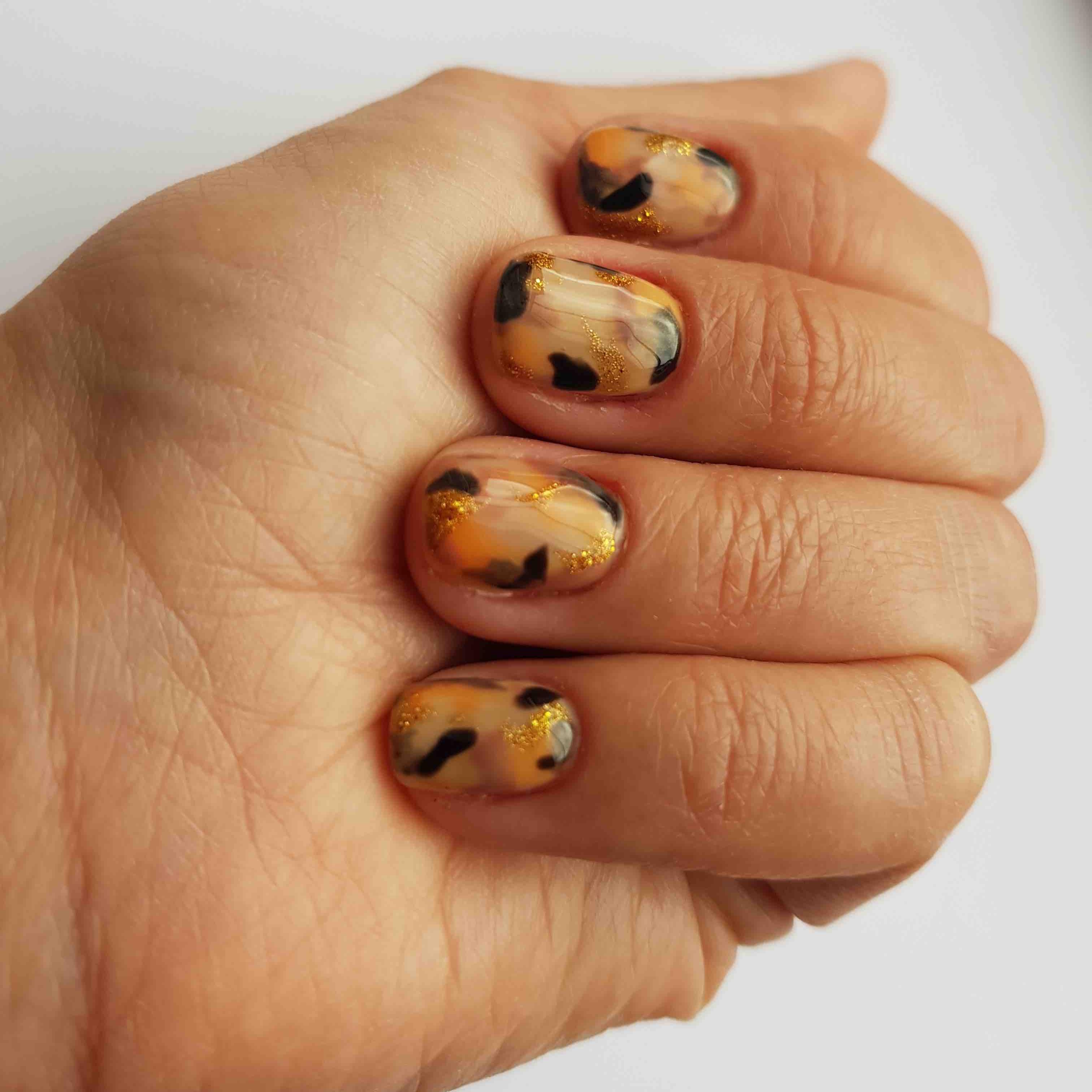 Tutorial: tortoiseshell nail art [step by step]