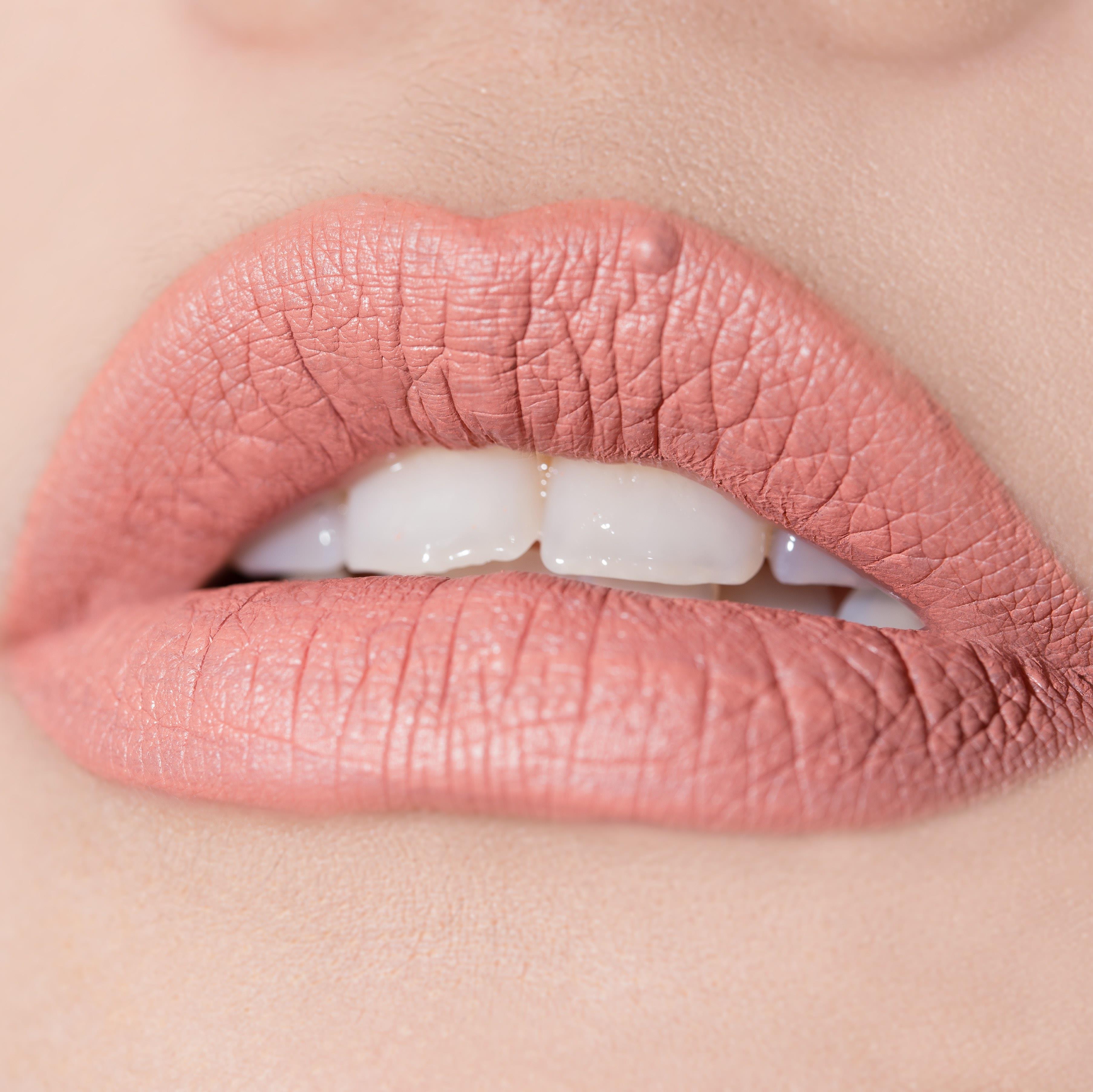 Tutorial: how to make any lipstick matte 