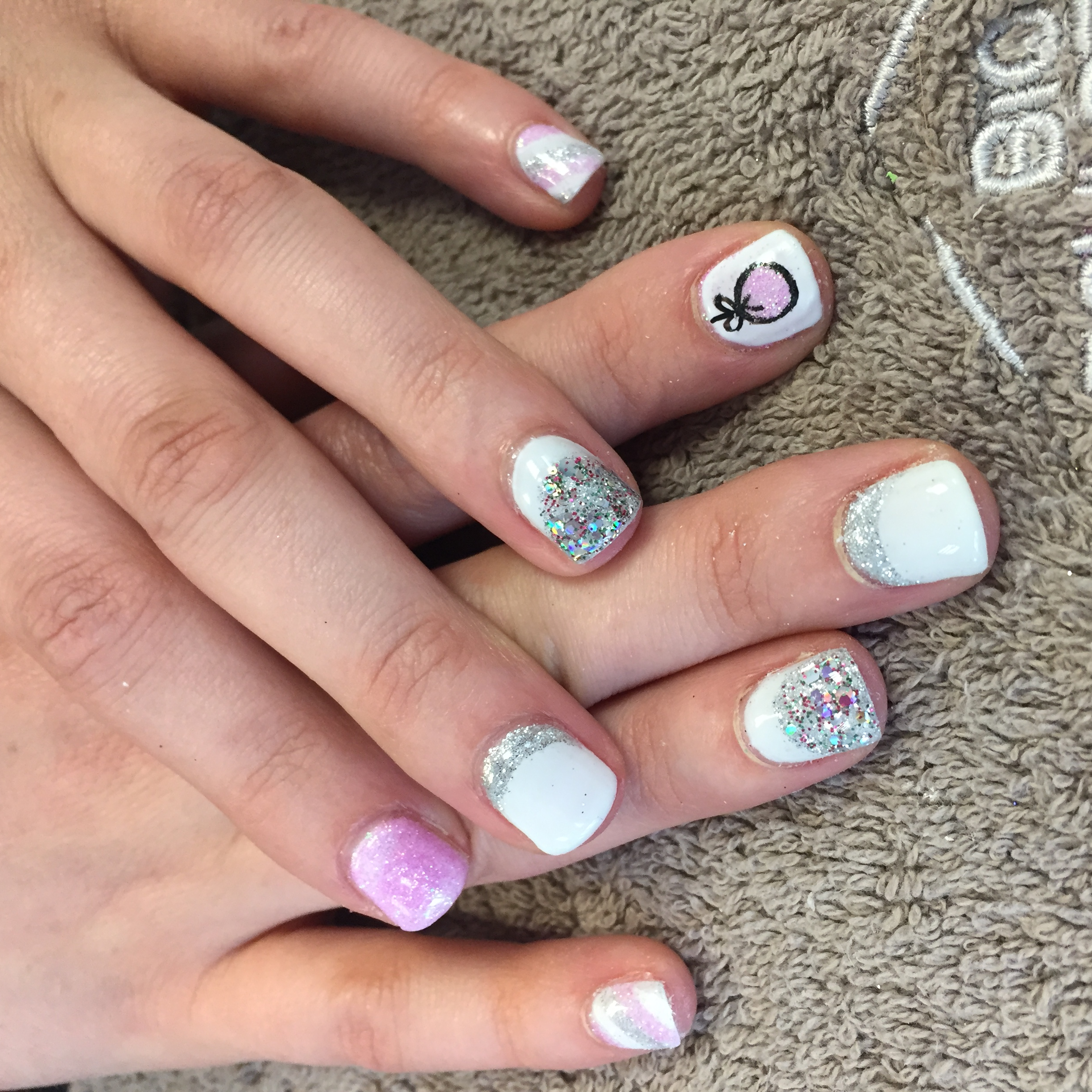 Festive nail art step-by-step: glitter bomb