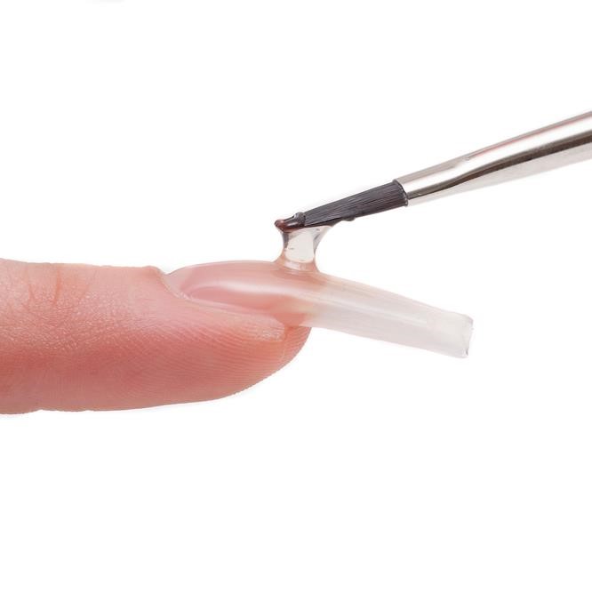 Lengthening nails with builder gel