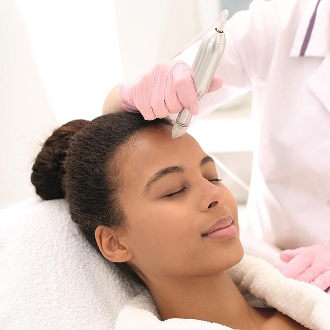 Microneedling: our guide of everything you need to know 