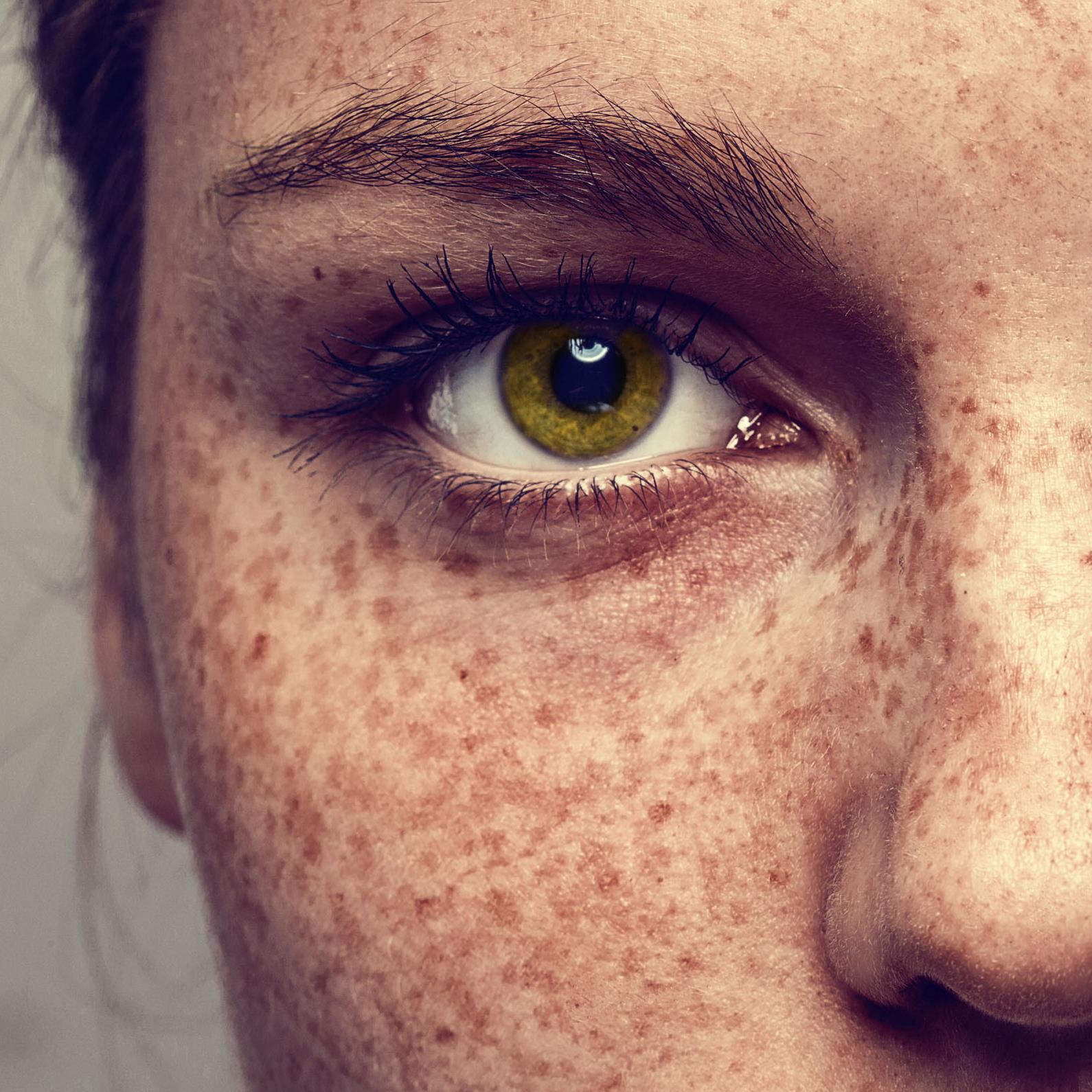 Latest trends in semi-permanent make-up: faux freckles, lip blush and whip shading