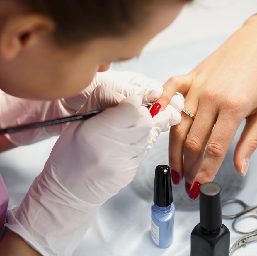 Camberwell nail salon loses licence over illegal workers