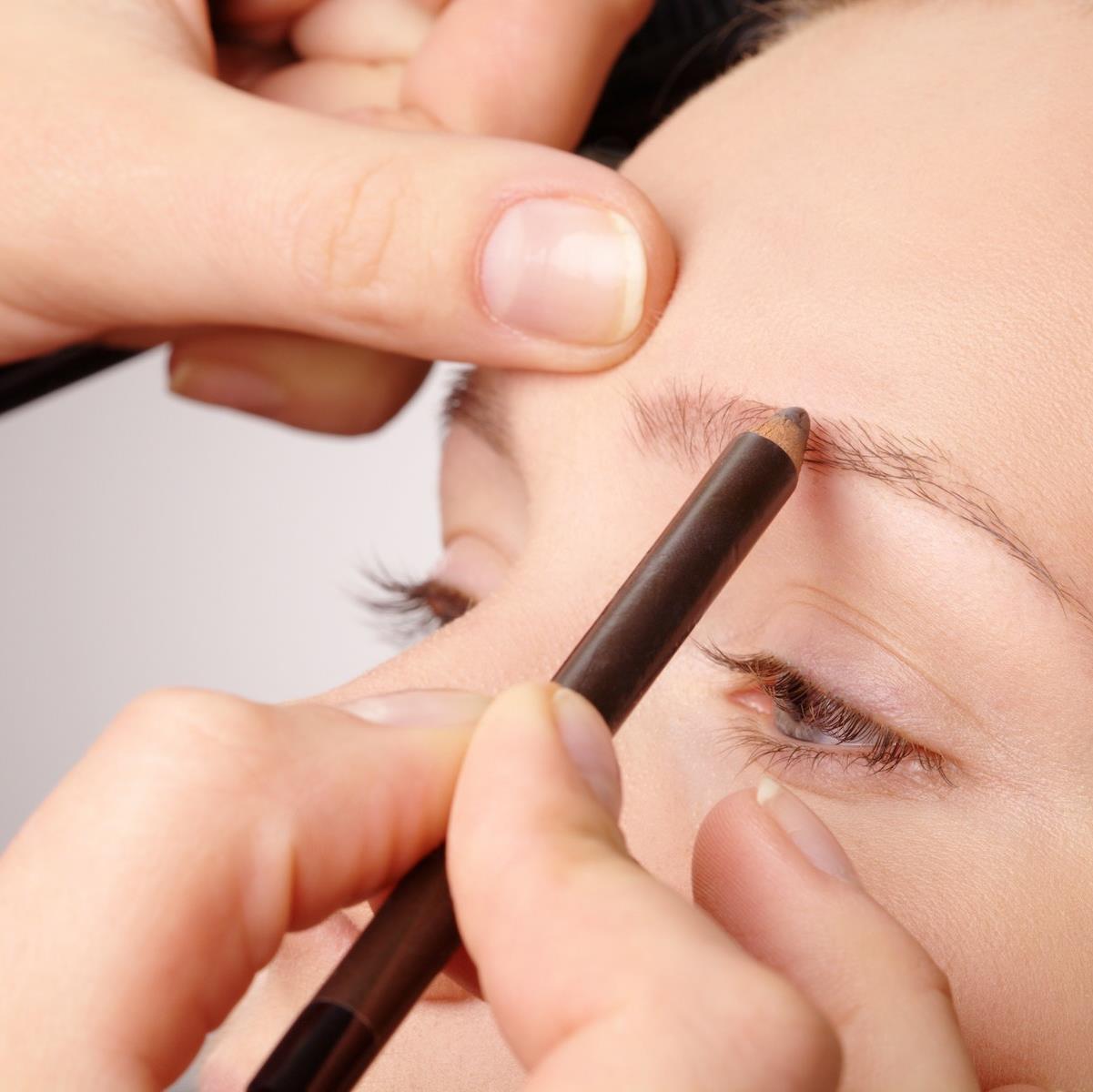 Kettering beauty salon launches make-up masterclasses for cancer patients 