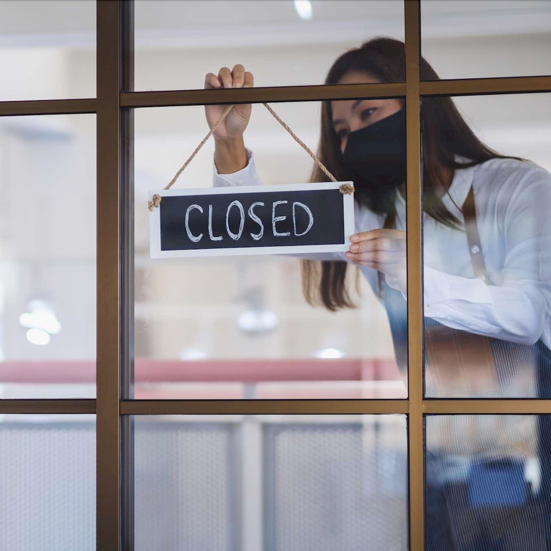 Taliban orders beauty salons in Afghanistan to close