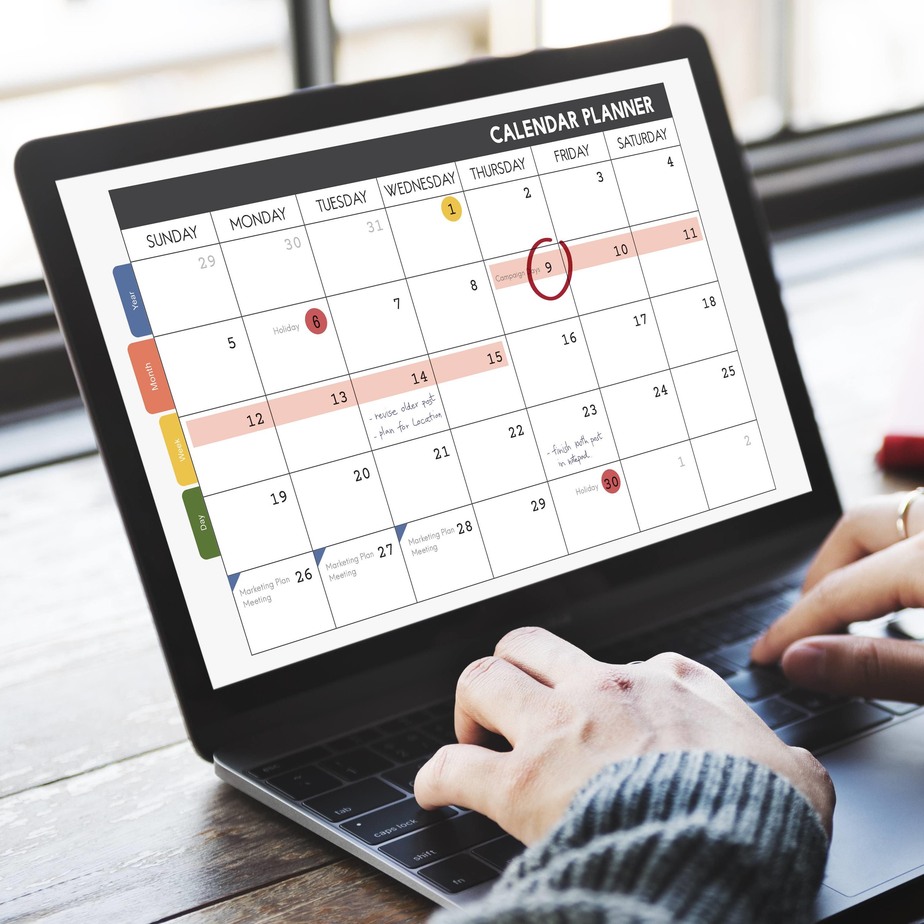 Pros and cons: outsourcing social media for your salon or spa