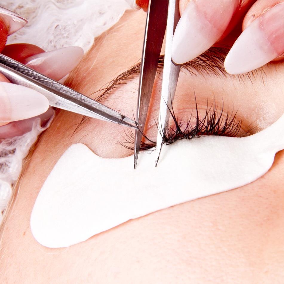 How to do your client's eyelash extensions like a pro [troubleshooting guide]