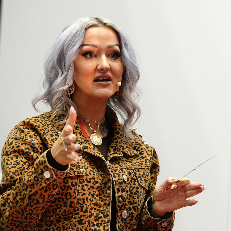 How to convert fashion trends into nail art design