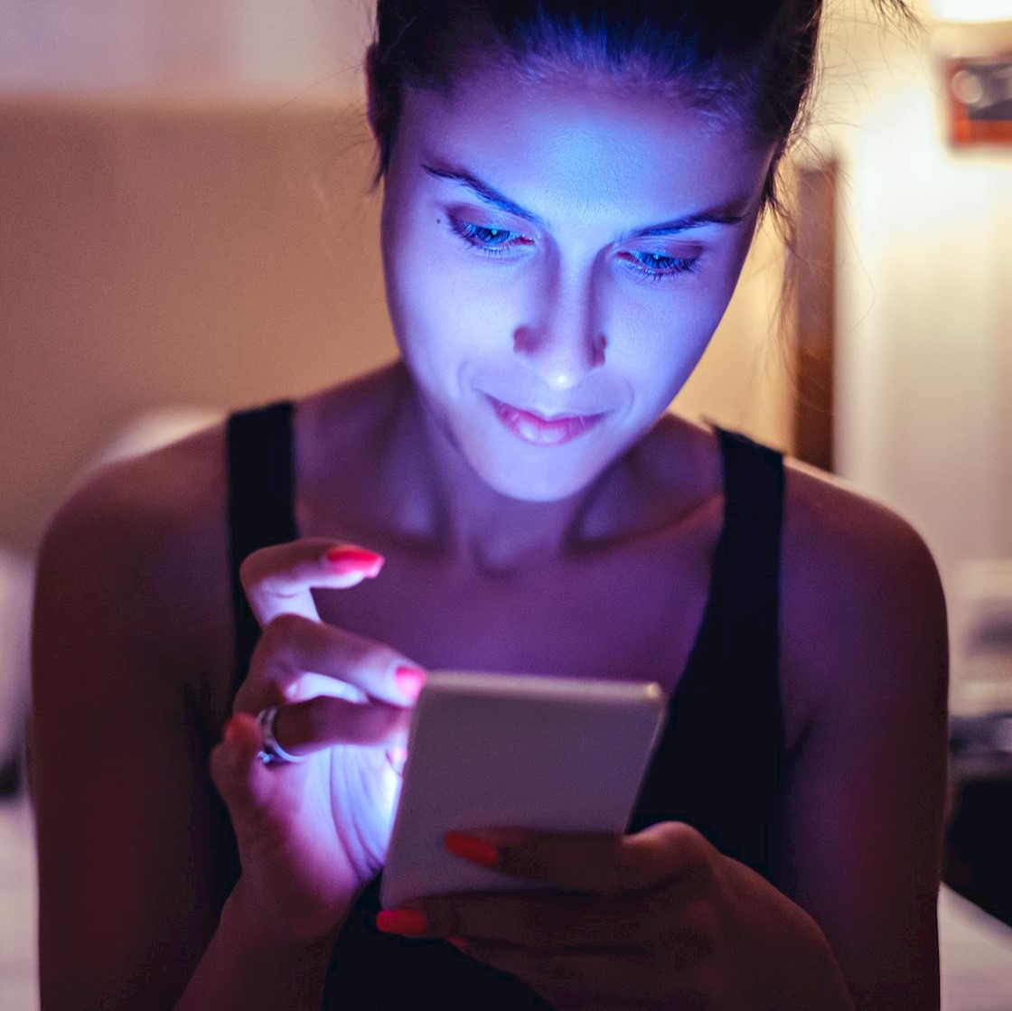 How does blue light affect the skin?